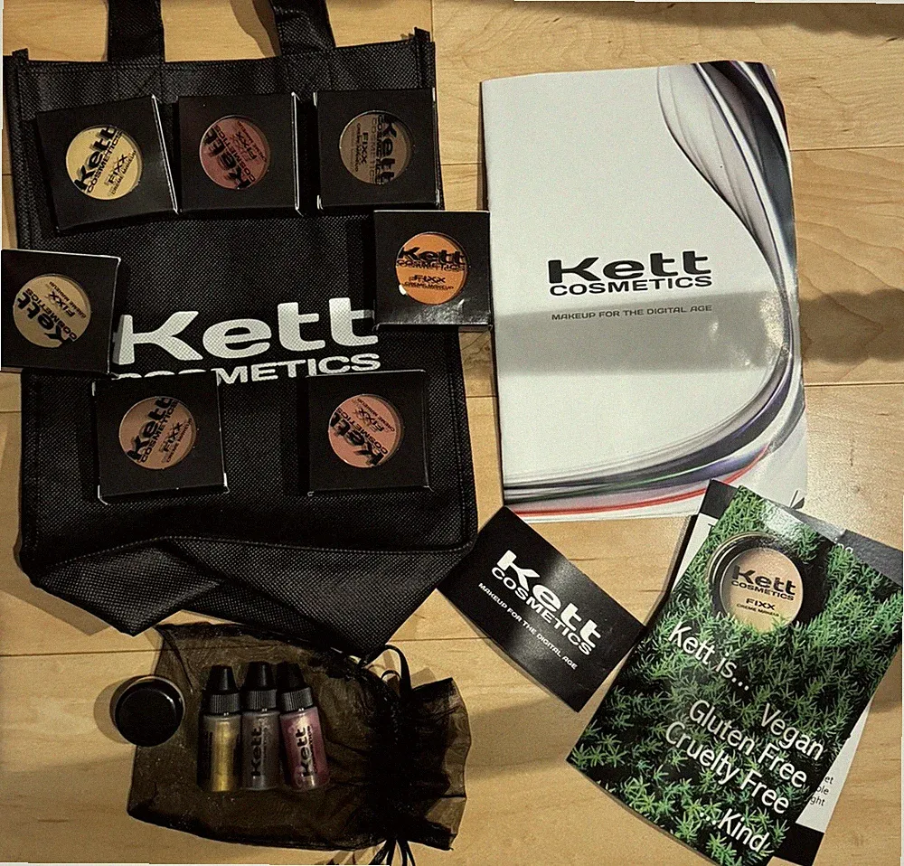 11 pcs KETT professional cosmetics gift set. Vegan,Gluten-free, NIBag, +brochure